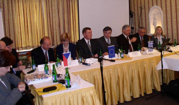 Tiskové konference se zúčastnil ministr zemědělství Jaroslav Palas, zástupce Delegace EK v ČR, obchodní rada řeckého velvyslanectví a představitelé SZPI a NAGREF.
