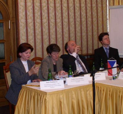 Zleva: Jana Paláčková (SZPI), Loukia Ekateriniadou (NAGREF), Leonidas Coucoulas (NAGREF) a Ruud Van Enk (Delegace EK).