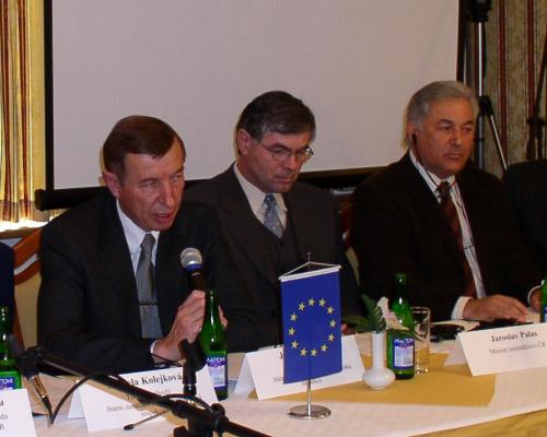Zleva: Jakub Šebesta (ústřední ředitel SZPI), Jaroslav Palas (ministr zemědělství ČR), Spyros Vizantinopoulos (generální ředitel NAGREF).