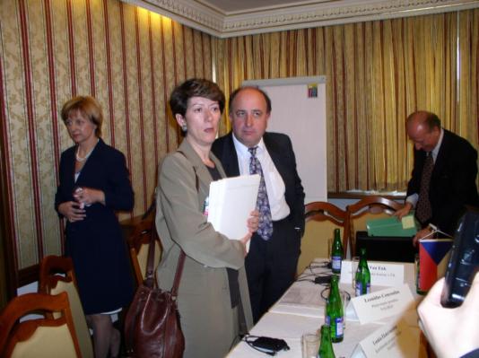 Předvstupní poradce Leonidas Coucoulas (NAGREF) a koordinátorka projektu Loukia Ekateriniadou. 
